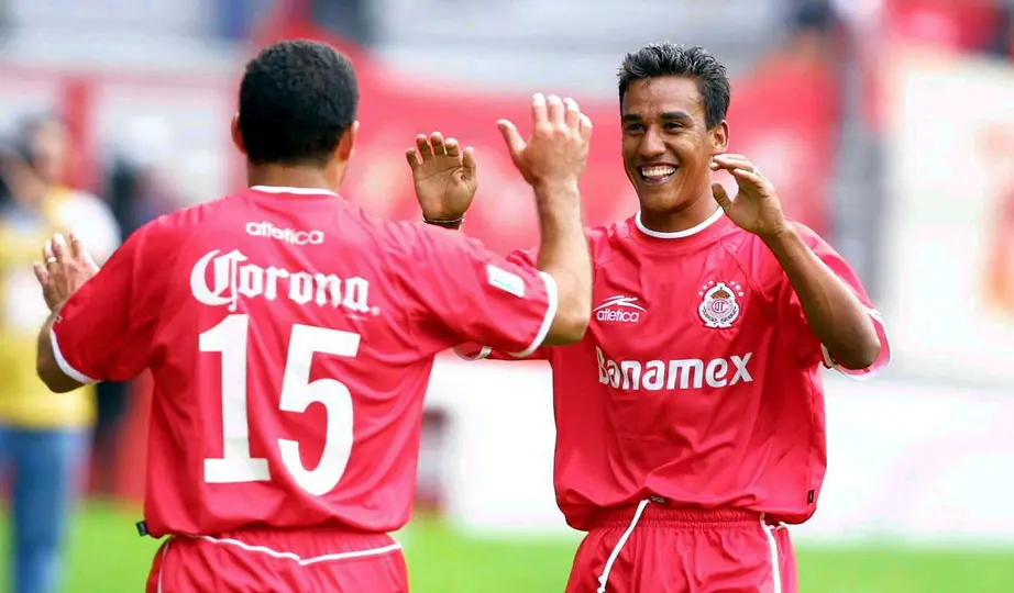 Enrique Alfaro celebra un gol con Toluca en 2001 | MEXSPORT