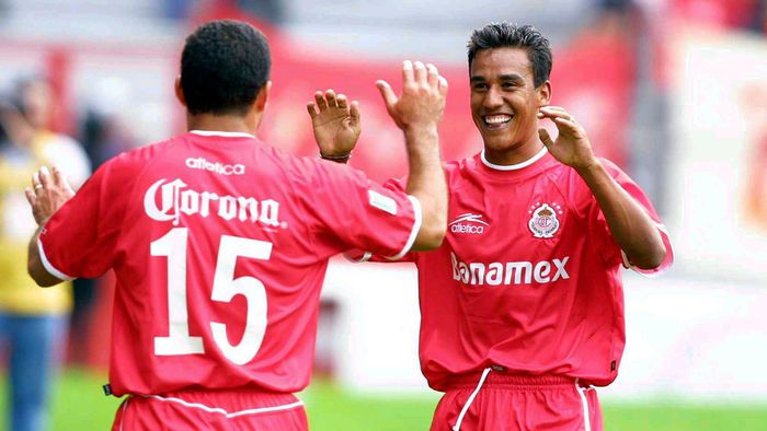 Enrique Alfaro celebra un gol con Toluca en 2001 | MEXSPORT