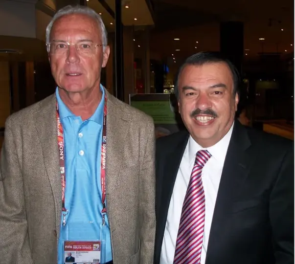 Héctor Huerta junto a Franz Beckenbauer l INSTA: @hectorhuertad