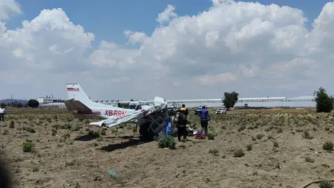 Cuerpos de emergencia acudieron al lugar tras el desplome de la aeronave./ x: @narcoblogger