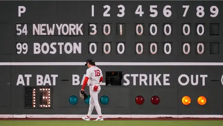 ¡Hartos! Avioneta sobrevuela Fenway Park, casa de Red Sox, con la leyenda "vendan el equipo"