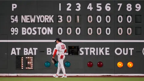¡Hartos! Avioneta sobrevuela Fenway Park, casa de Red Sox, con la leyenda "vendan el equipo"