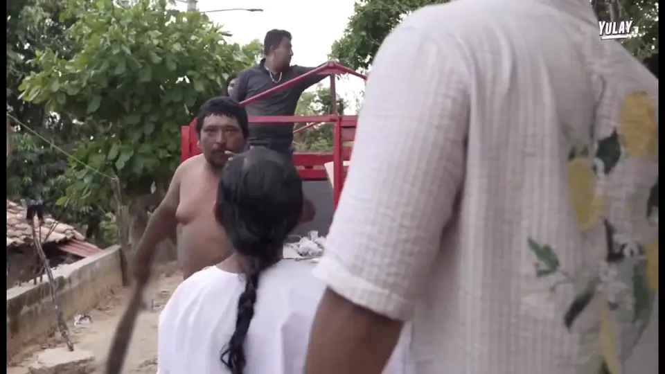 El hombre aparentemente estaba en un estado de intoxicación al momento de acercarse al youtuber / Especial