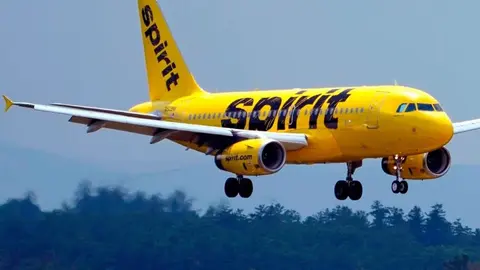 Otras aerolíneas comenzaron a coordinar esfuerzos para apoyar a pilotos y sobrecargos despedidos / Especial