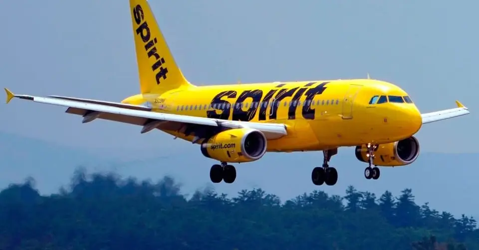 Otras aerolíneas comenzaron a coordinar esfuerzos para apoyar a pilotos y sobrecargos despedidos / Especial