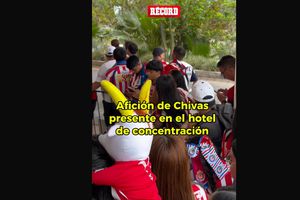 Afición De Chivas Se Hace Presente En El Hotel De Concentración
