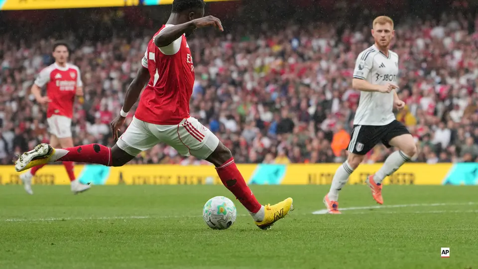 Saka apareció en el partido vs Fulham l AP