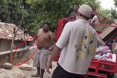 VIDEO: Amenazan a Yulay con un machete mientras repartía juguetes en Guerrero
