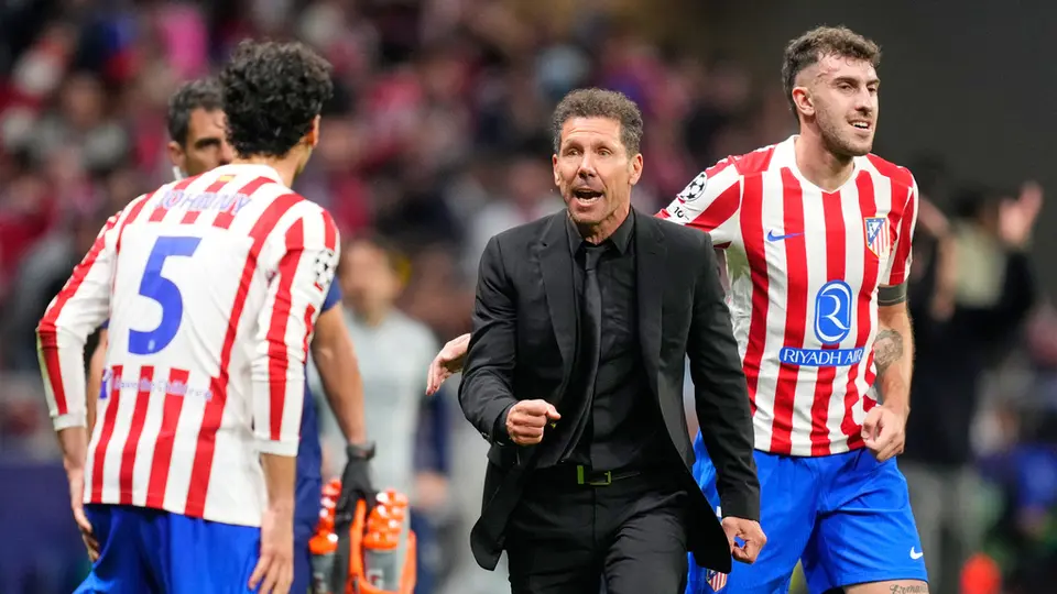 Diego Simeone dirigiendo al Atleti l AP
