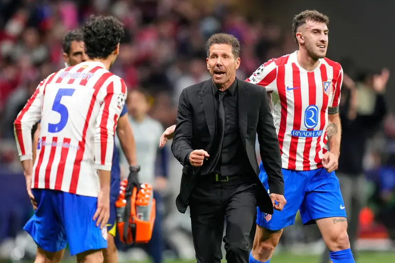Diego Simeone dirigiendo al Atleti l AP
