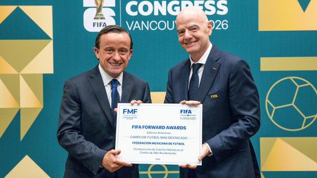 FMF recibe reconocimiento de FIFA por cancha híbrida en el CAR