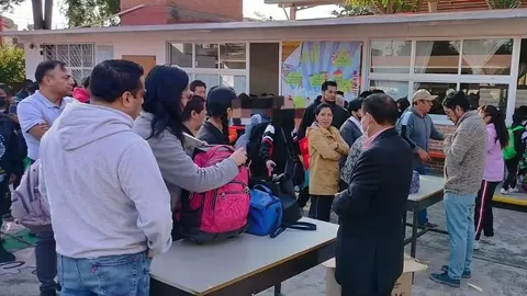 Se busca que los padres de familia sean los encargados de revisar las cosas de los alumnos / Redes Sociales