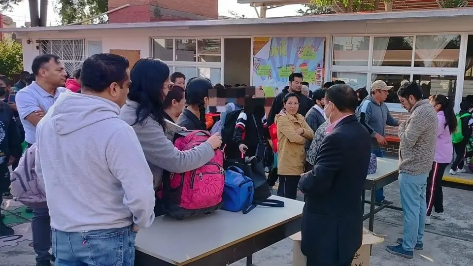 Se busca que los padres de familia sean los encargados de revisar las cosas de los alumnos / Redes Sociales