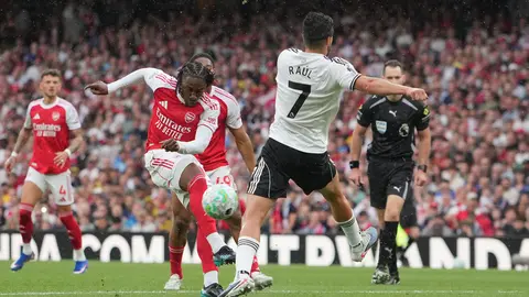 Raúl Jiménez en partido vs Arsenal l AP