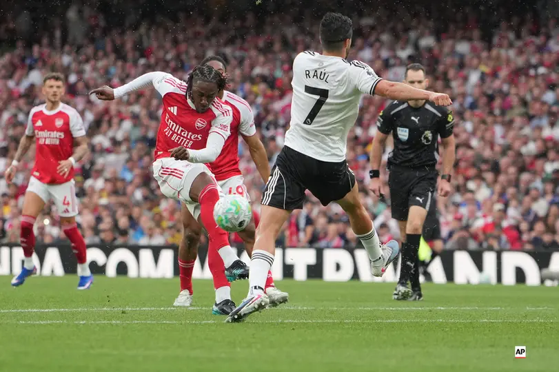 Raúl Jiménez en partido vs Arsenal l AP