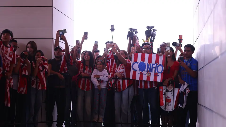 Aficionados recibieron a Chivas previo a Ida de Cuartos de Final l X:Chivas