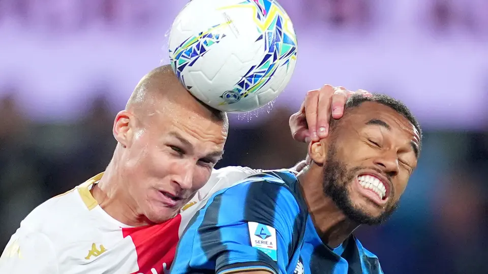 Johan Vásquez sale bien librado tras 'carnicería' en el empate entre Atalanta y Genoa