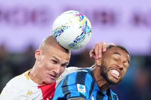 Johan Vásquez sale bien librado tras 'carnicería' en el empate entre Atalanta y Genoa