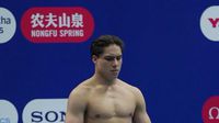 Osmar Olvera se cuelga la medalla de bronce en la Súper Final del Mundial de Clavados en China