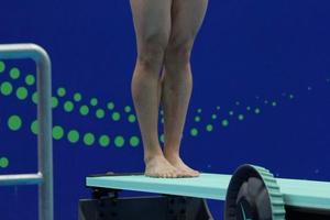 Osmar Olvera se cuelga la medalla de bronce en la Súper Final del Mundial de Clavados en China