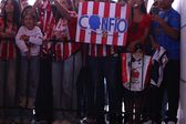 ¡Chivahermanos hacen fiesta! Chivas recibe tremend recibimiento previo al duelo ante Tigres