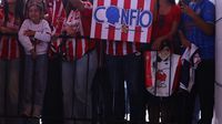 ¡Chivahermanos hacen fiesta! Chivas recibe tremendo recibimiento previo al duelo ante Tigres