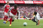 ¡’Se quedó sin cintura’! Raúl Jiménez es exhibido en jugada contra el Arsenal