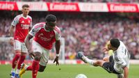 ¡’Se quedó sin cintura’! Raúl Jiménez es exhibido en jugada contra el Arsenal