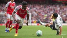 ¡’Se quedó sin cintura’! Raúl Jiménez es exhibido en jugada contra el Arsenal