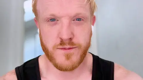 Owain Rhys Davies falleció a los 44 años. / @owainrdavies