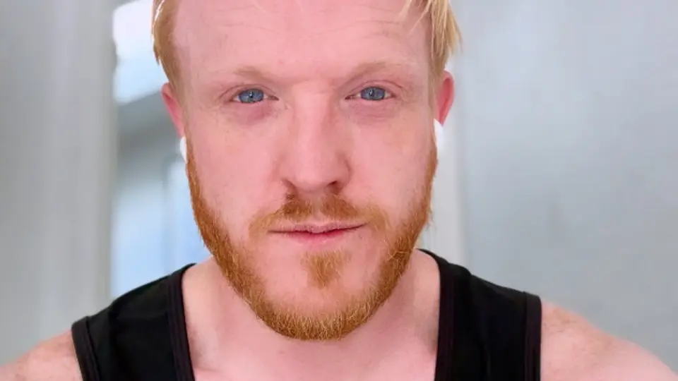 Owain Rhys Davies falleció a los 44 años. / @owainrdavies