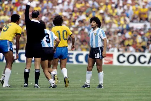 Diego Armando Maradona es expulsado por Mario Rubio, en España 1982. l X