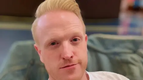 La familia del actor confirmó su muerte y señaló que aún existen preguntas sin resolver sobre lo ocurrido. / @owainrdavies