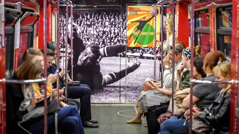 Vagón del metro de Moscú decorado con la imagen de Lev Yashin | AFP