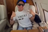 VIDEO: Regidor de Morena en Tulum aparece viajando en jet privado y con prendas de lujo