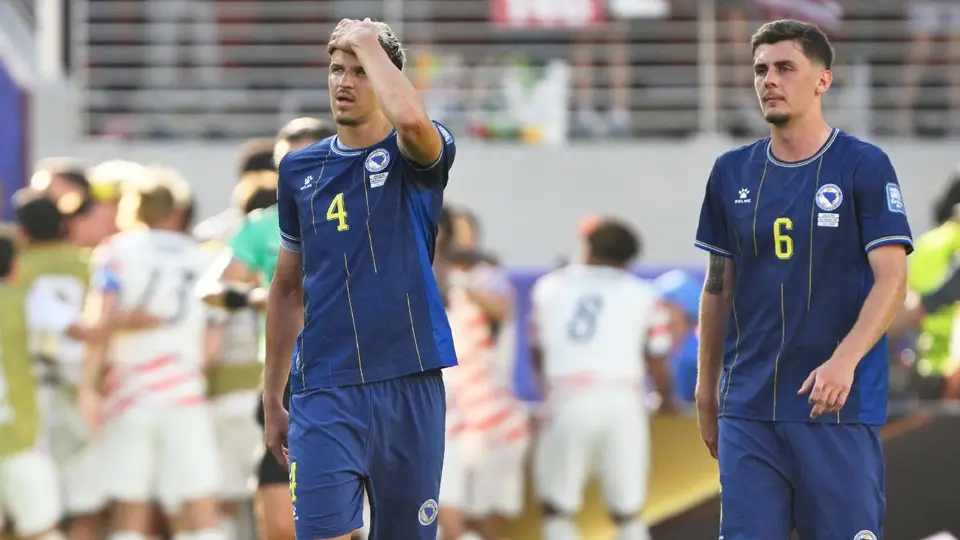 Tarik Muharemovic y Benjamin Tahirovic, jugadores de Bosnia y Herzegovina | AP