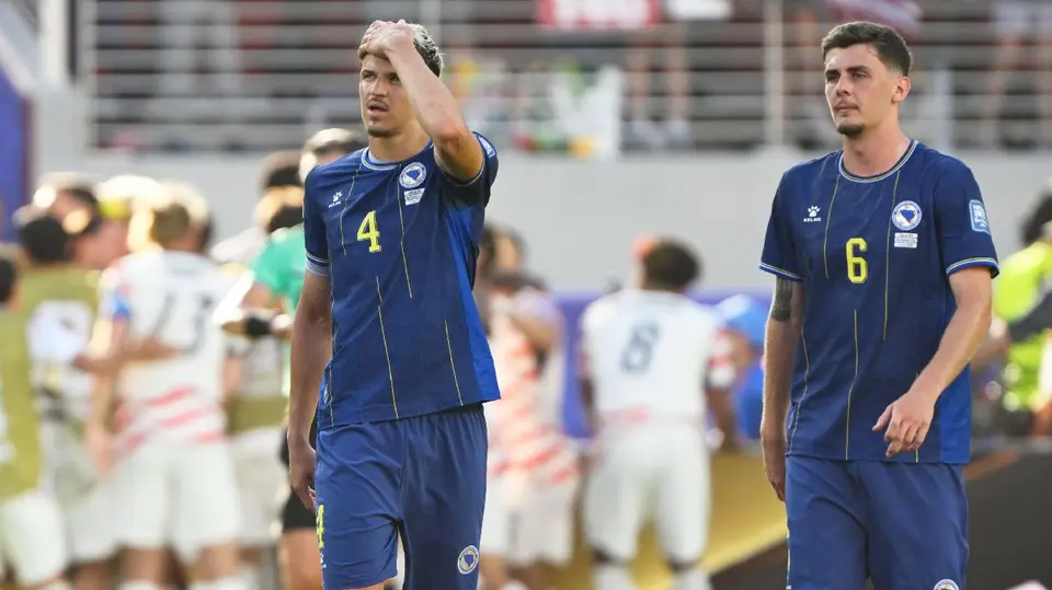 Tarik Muharemovic y Benjamin Tahirovic, jugadores de Bosnia y Herzegovina | AP