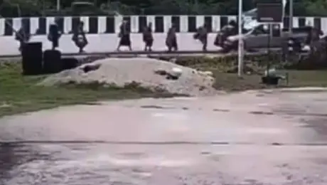 VIDEO: Niño de 11 años atropella a peregrinación de monjes en Tailandia; hay 9 muertos