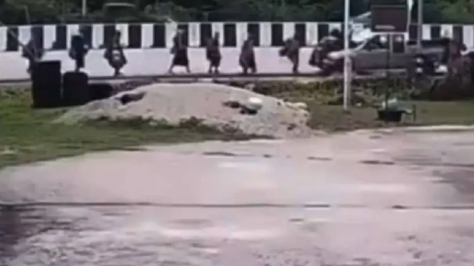 VIDEO: Niño de 11 años atropella a peregrinación de monjes en Tailandia; hay 9 muertos