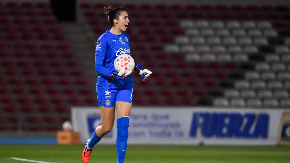 Celeste Espino con Chivas | IMAGO 7