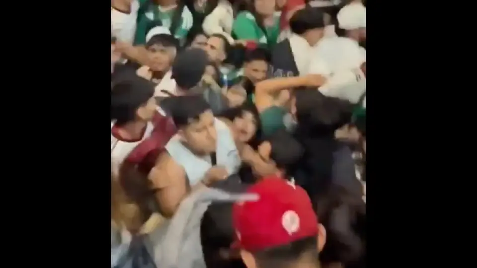 Los videos en redes revelan las caras de desesperación de los aficionados / Especial