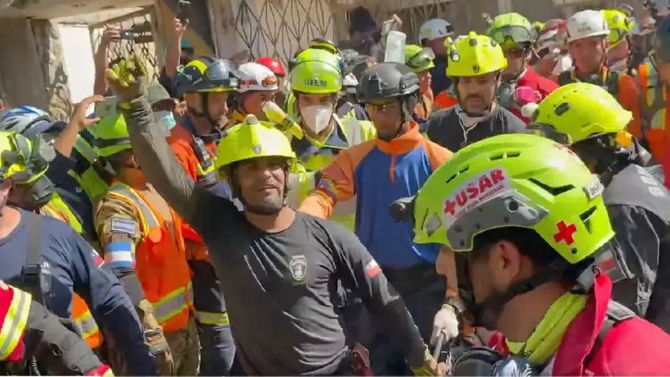Más de un centenar de especialistas participaron en la compleja operación que permitió rescatar al vigilante venezolano. / X: Gabriela Gonzalez.