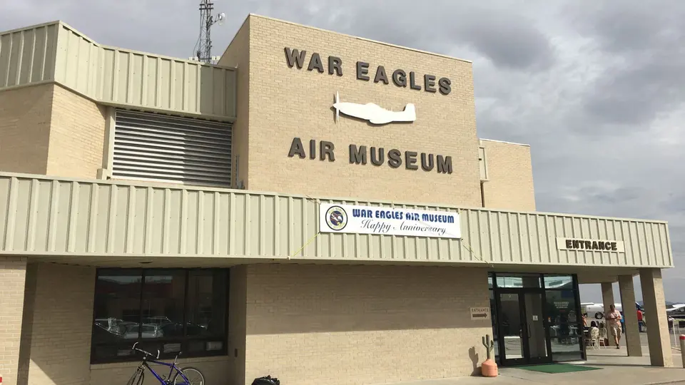 La aeronave permanecerá en exhibición durante dos años como parte de un acuerdo entre el FBI y el museo. / Car Eagles Air Museum.