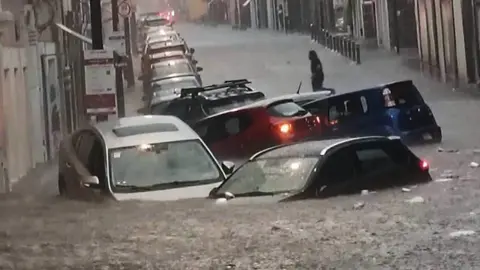 ¿Tu auto quedó bajo el agua? Pasos que debes seguir según Condusef