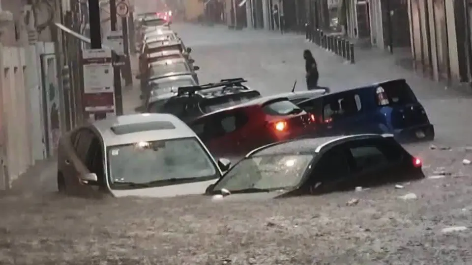 ¿Tu auto quedó bajo el agua? Pasos que debes seguir según Condusef