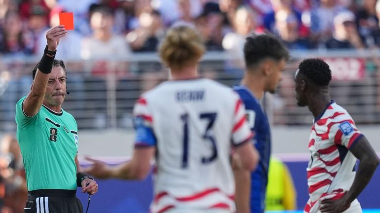 Expulsión de Balogun, jugador de Estados Unidos | AP