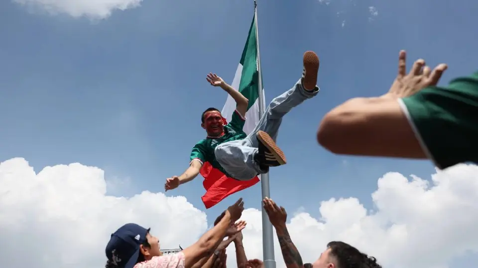 Autoridades de CDMX emitieron recomendaciones para asistentes a eventos masivos por la Copa Mundial de Fútbol. / AP