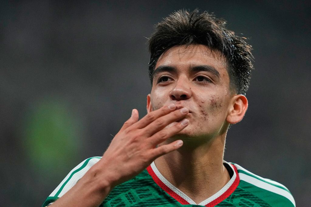 Mexican National Team Celebrates Inspiring Sports Legends