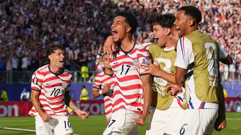Estados Unidos vence a Bosnia con un hombre menos y avanza a Octavos de Final del Mundial 2026