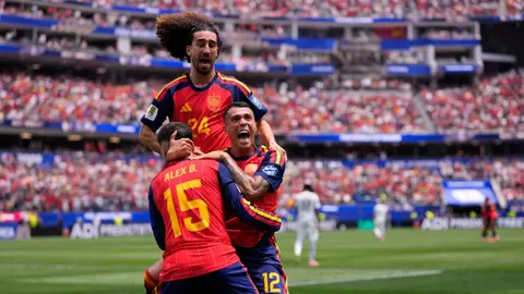 España celebra el tercer gol contra Austria | AP